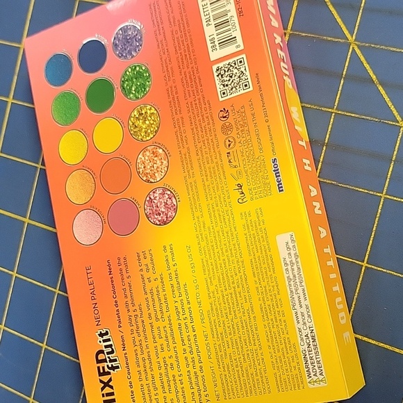 Mentos Beauty Mixed Fruit Neon Palette 15 Colors New Sealed Box - Picture 2 of 6